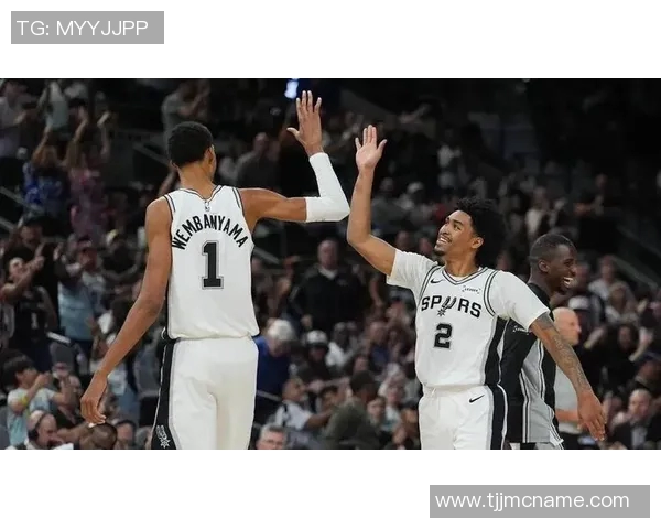 文班赛季第6次砍25+10+5盖帽数据，其他球员合计4次